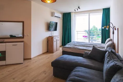 малена сарафово Apartamento Burgas